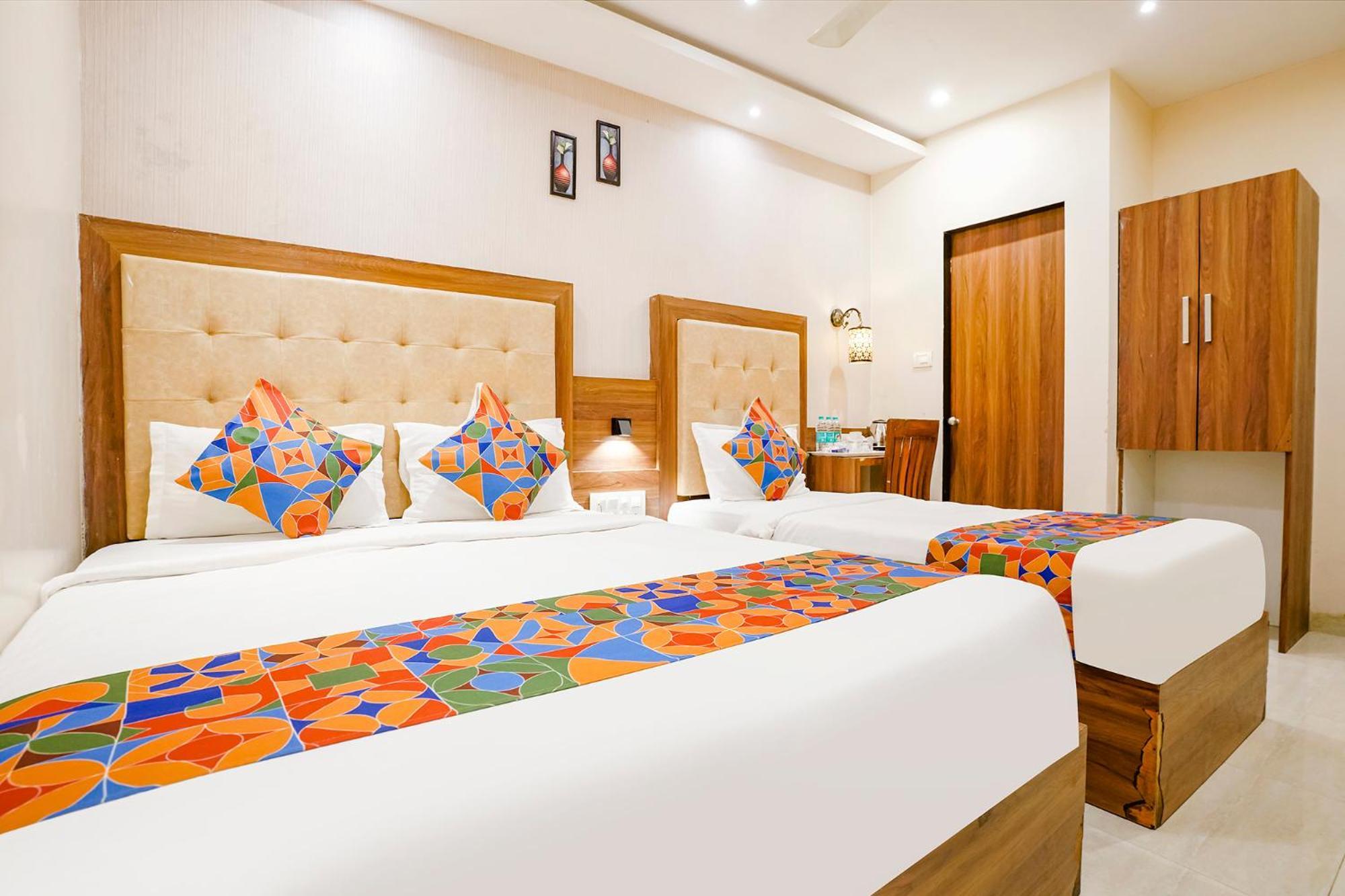 Fabhotel Amber Palace - Nr Fort & Csmt Station Мумбаи Экстерьер фото