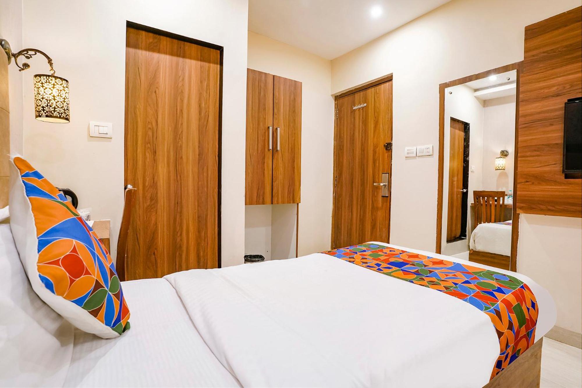 Fabhotel Amber Palace - Nr Fort & Csmt Station Мумбаи Экстерьер фото