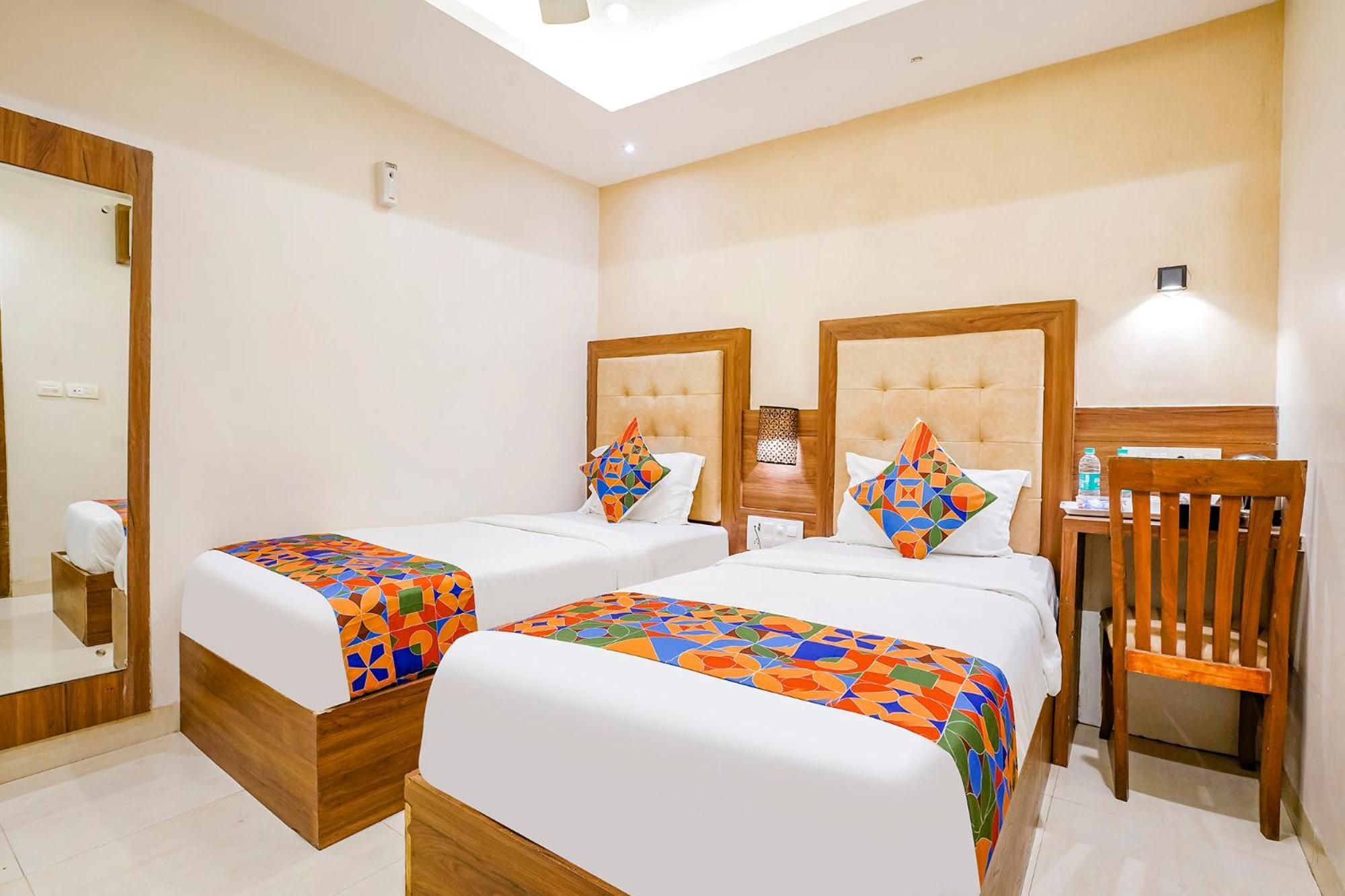 Fabhotel Amber Palace - Nr Fort & Csmt Station Мумбаи Экстерьер фото