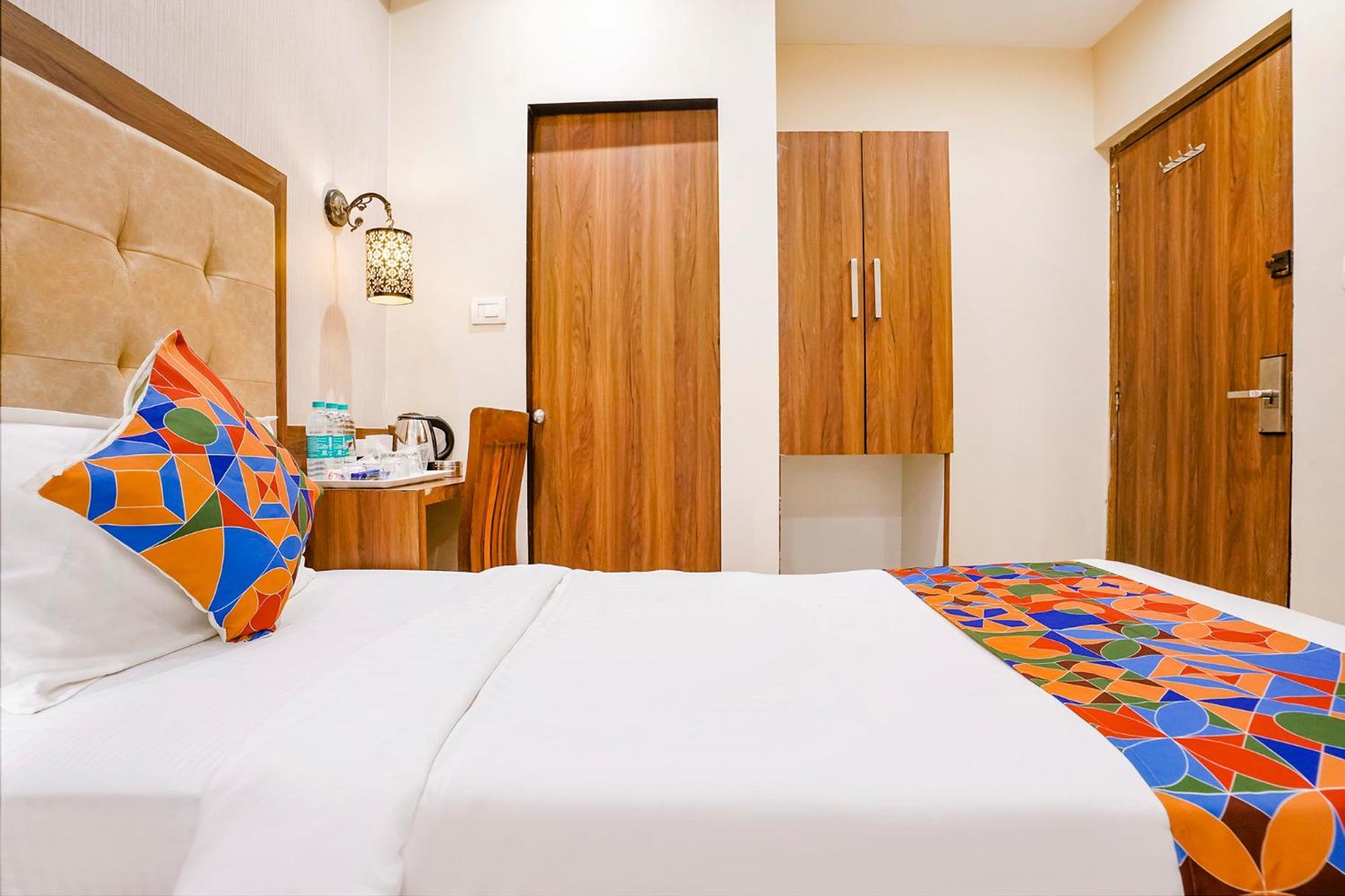 Fabhotel Amber Palace - Nr Fort & Csmt Station Мумбаи Экстерьер фото