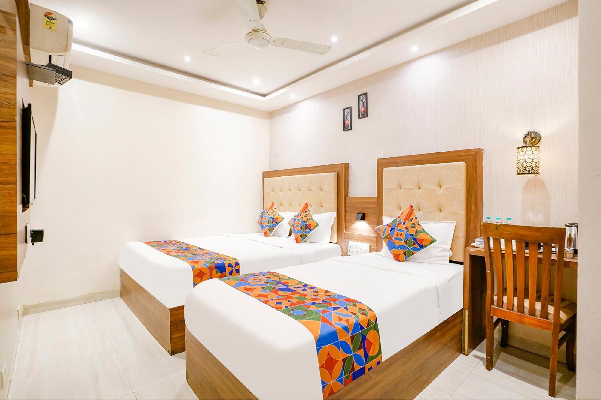 Fabhotel Amber Palace - Nr Fort & Csmt Station Мумбаи Экстерьер фото