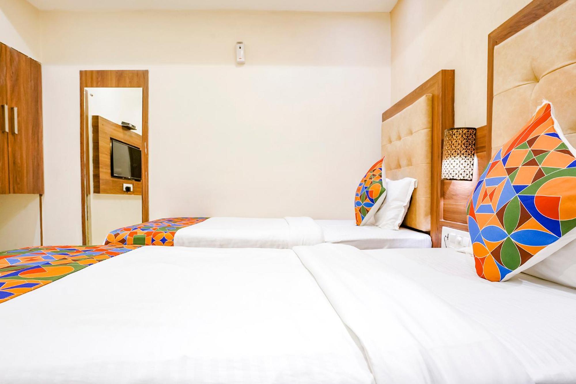 Fabhotel Amber Palace - Nr Fort & Csmt Station Мумбаи Экстерьер фото