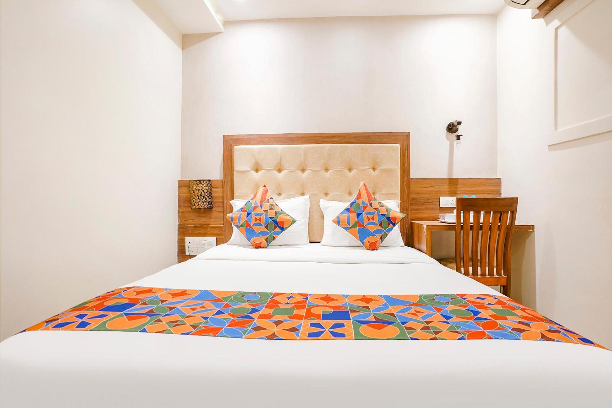 Fabhotel Amber Palace - Nr Fort & Csmt Station Мумбаи Экстерьер фото